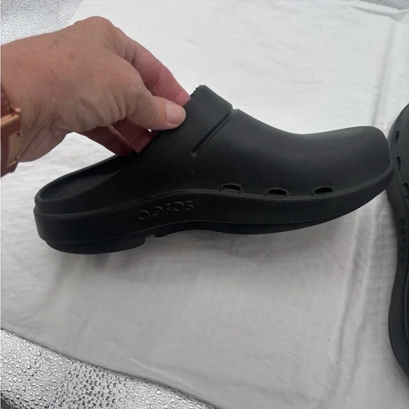 OOFOS Men's Black Slip-On Clogs Loafers Men’s 7 Women’s 9 - Picture 2 of 6